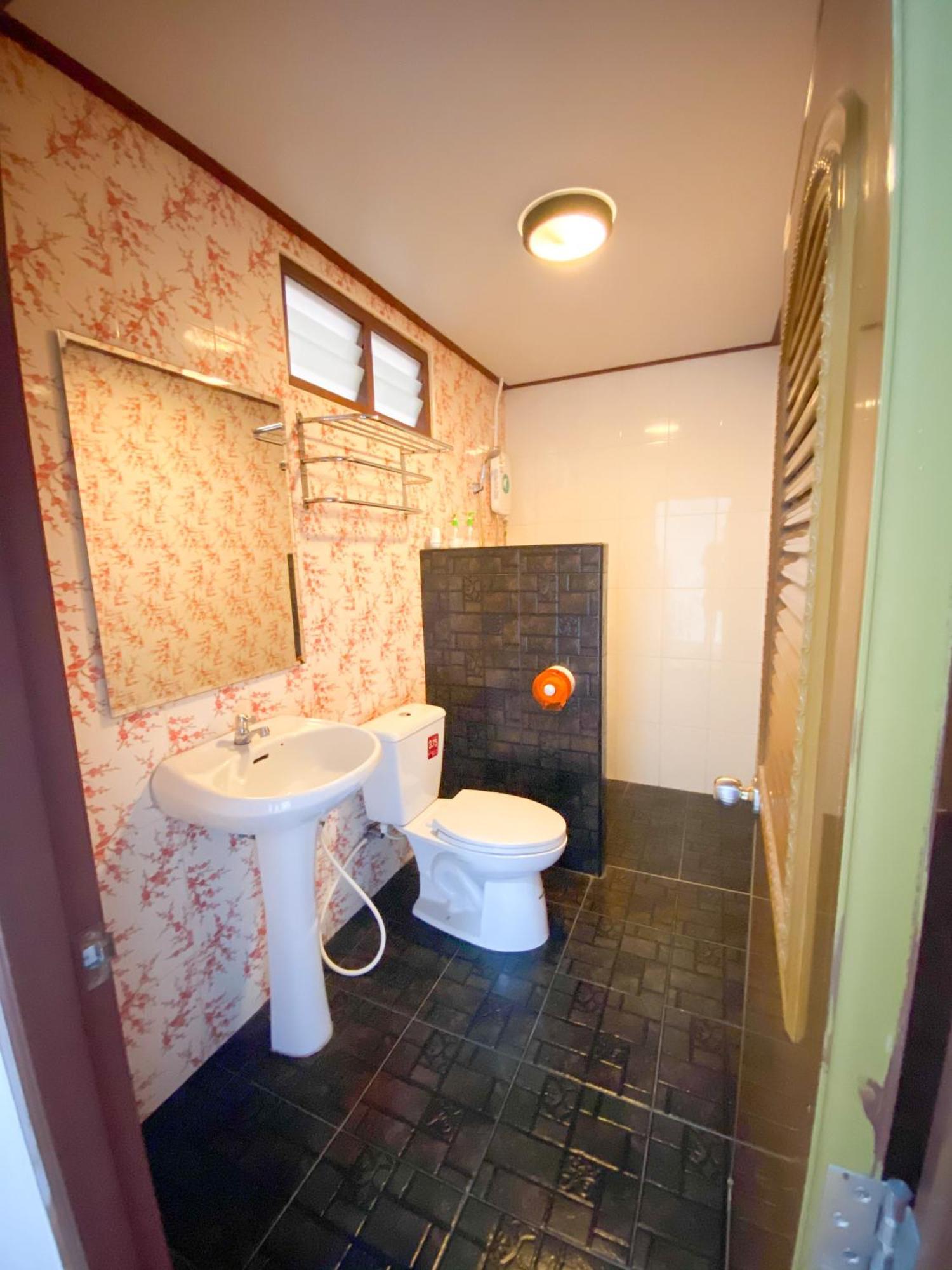 Bansuwan Homestay Амфава Екстериор снимка