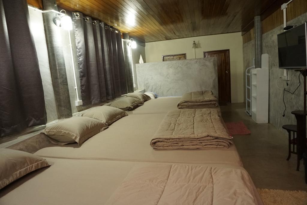 Bansuwan Homestay Амфава Стая снимка