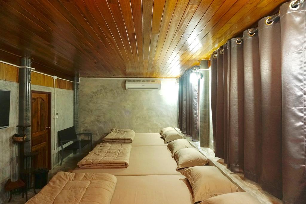 Bansuwan Homestay Амфава Стая снимка